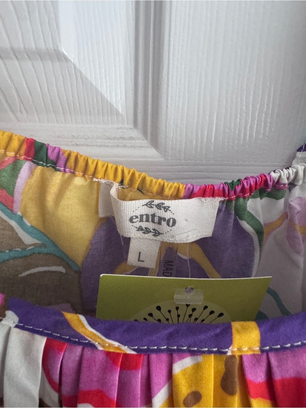 Entro In The Tropics Floral Ruffle Top Size L NWT - Picture 2 of 11